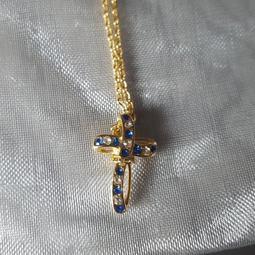 NWOT Sapphire stone cross necklace